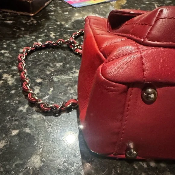 CHANEL Red Quilted chocolate bar Tote with Silver Chain - Picture 4 of 8